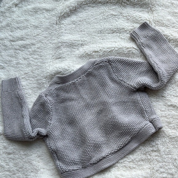 Gap size 3 holiday sweater wore once - Picture 4 of 5